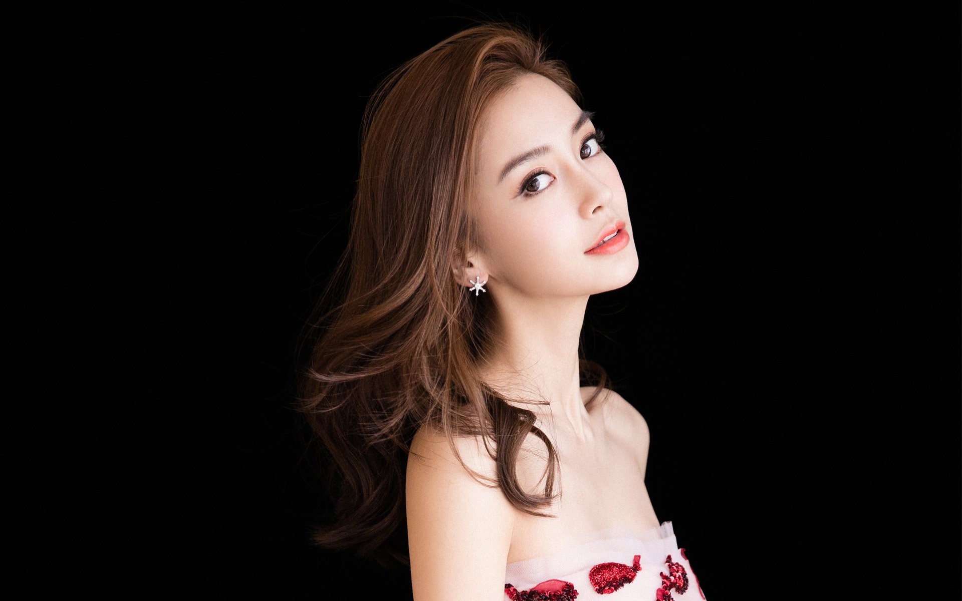 Leyu Sports (乐鱼体育)-中超8月颁奖 蓉城主帅锋霸获双料最佳奖，中超 奖杯