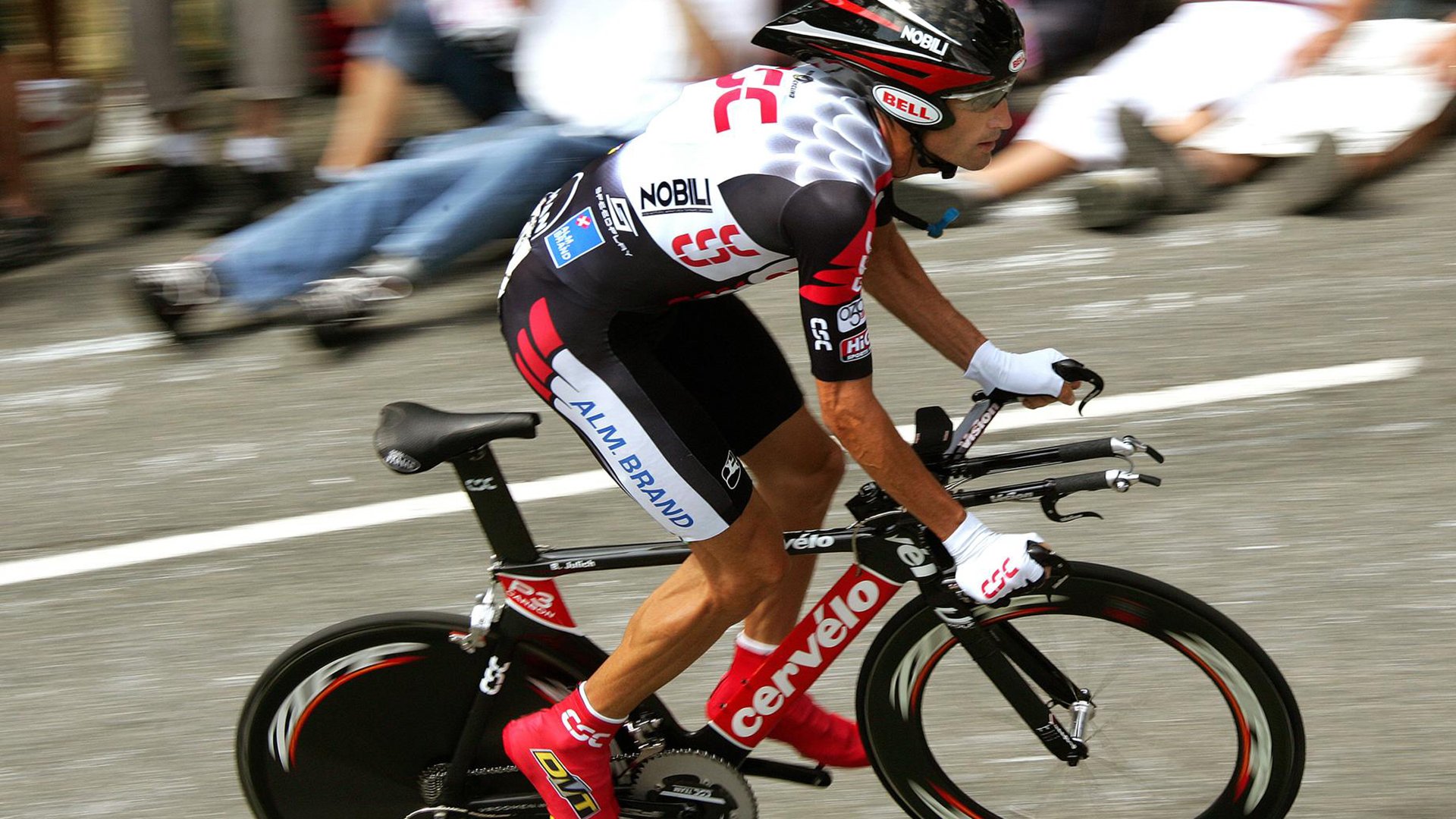 欧冠八强首回合：皇马2比2巴黎 姆巴佩与维尼修斯上演“青春对轰”